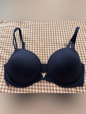 Victoria’s Secret Women's Navy Smooth T-Shirt Push-Up Bra with Light Padding